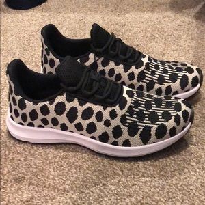 Women’s Size 7 sneaker
